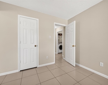 12207 Pamela Sue Court - Photo Thumbnail 4