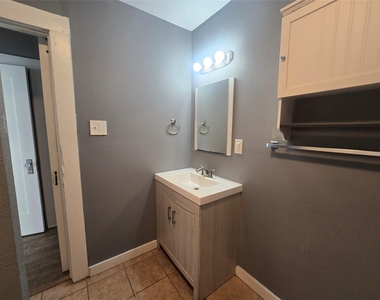 5318 Avenue P 1/2 - Photo Thumbnail 5