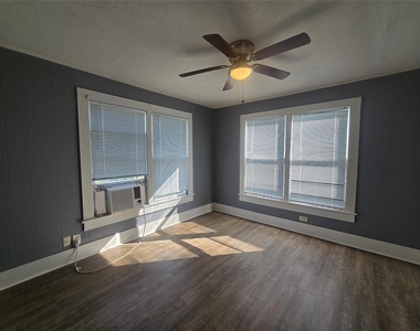 5318 Avenue P 1/2 - Photo Thumbnail 2