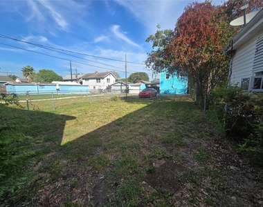 5318 Avenue P 1/2 - Photo Thumbnail 11