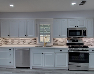 415 Perkins Avenue - Photo Thumbnail 9