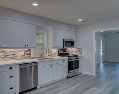 415 Perkins Avenue - Photo Thumbnail 10