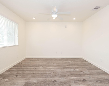 21155 Gosling Road - Photo Thumbnail 7