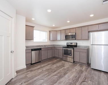 21155 Gosling Road - Photo Thumbnail 8