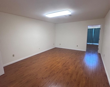 4512 Dickson Street - Photo Thumbnail 15