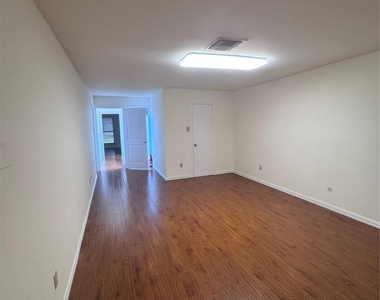 4512 Dickson Street - Photo Thumbnail 16