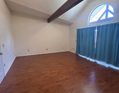 4512 Dickson Street - Photo Thumbnail 18