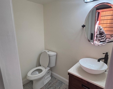 4512 Dickson Street - Photo Thumbnail 29