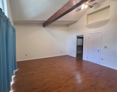 4512 Dickson Street - Photo Thumbnail 19