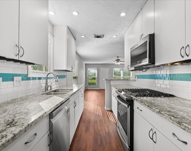3206 Wavecrest Street - Photo Thumbnail 7