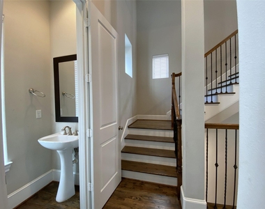 2711 Cohn Arbor Lane - Photo Thumbnail 21