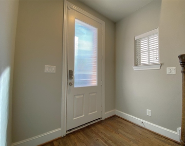2711 Cohn Arbor Lane - Photo Thumbnail 2