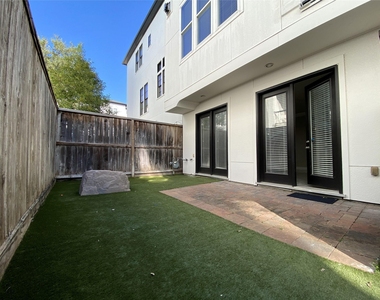 2711 Cohn Arbor Lane - Photo Thumbnail 5