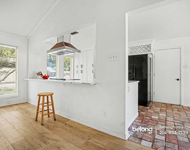 144 Sunset Dr - Photo Thumbnail 4