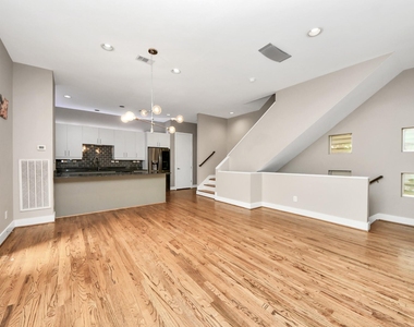 1112 Columbus Street - Photo Thumbnail 17