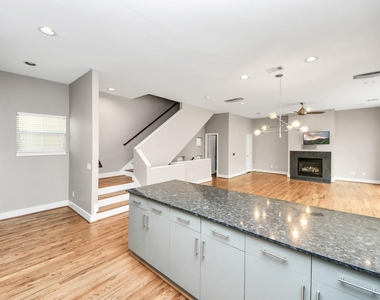 1112 Columbus Street - Photo Thumbnail 14