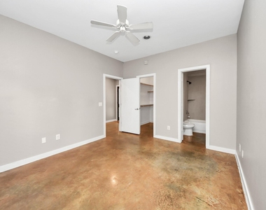 1112 Columbus Street - Photo Thumbnail 8