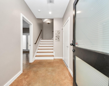 1112 Columbus Street - Photo Thumbnail 5