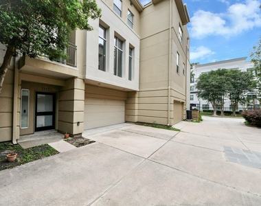 1112 Columbus Street - Photo Thumbnail 4