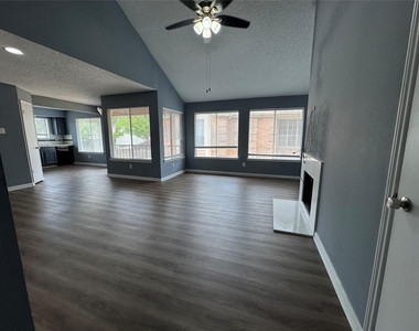 12100 Overbrook Lane - Photo Thumbnail 4