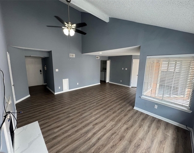 12100 Overbrook Lane - Photo Thumbnail 5