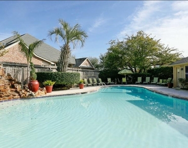 12100 Overbrook Lane - Photo Thumbnail 2