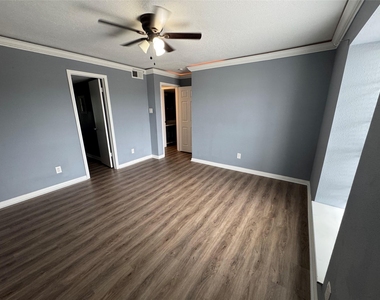 12100 Overbrook Lane - Photo Thumbnail 8