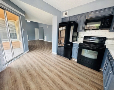 12100 Overbrook Lane - Photo Thumbnail 10