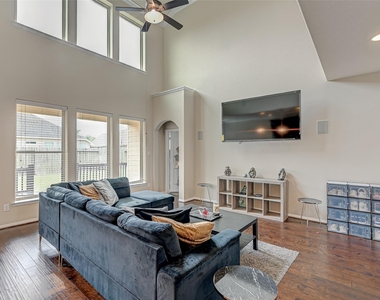 9526 Bonbrook Bend Lane - Photo Thumbnail 8