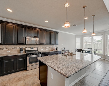 9526 Bonbrook Bend Lane - Photo Thumbnail 10