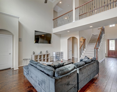 9526 Bonbrook Bend Lane - Photo Thumbnail 7