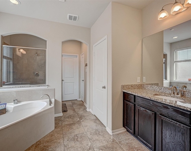 9526 Bonbrook Bend Lane - Photo Thumbnail 17