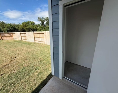 2150 Olivos St - Photo Thumbnail 24