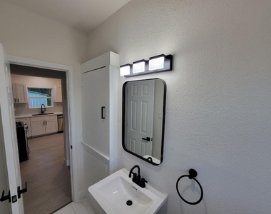 4505 Kress Street - Photo Thumbnail 6