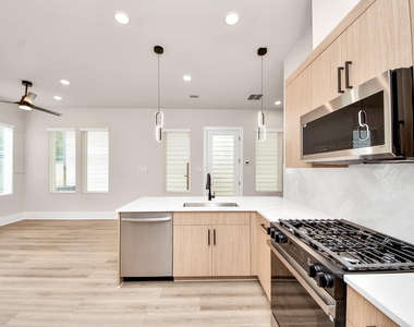 5315 Jesselton Lane - Photo Thumbnail 11