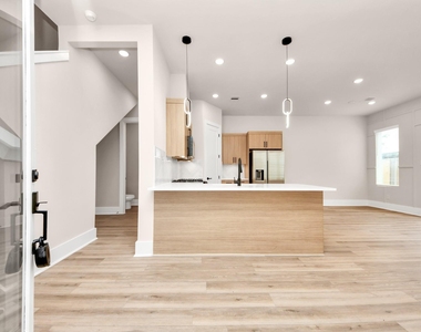 5315 Jesselton Lane - Photo Thumbnail 7