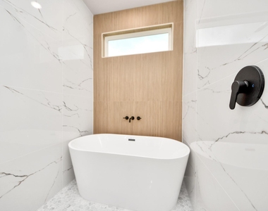 5315 Jesselton Lane - Photo Thumbnail 5