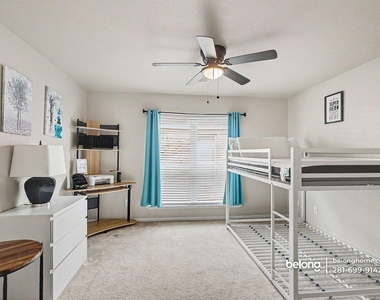 1330 Yucca Mountain Dr - Photo Thumbnail 2
