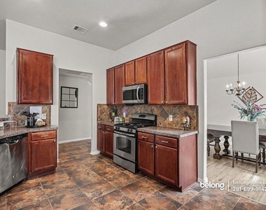 1330 Yucca Mountain Dr - Photo Thumbnail 8