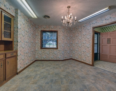 915 Farmers Road - Photo Thumbnail 4