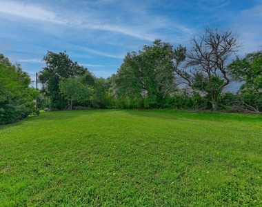 915 Farmers Road - Photo Thumbnail 28
