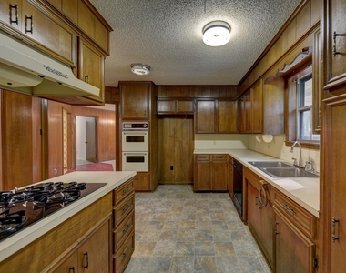 915 Farmers Road - Photo Thumbnail 9