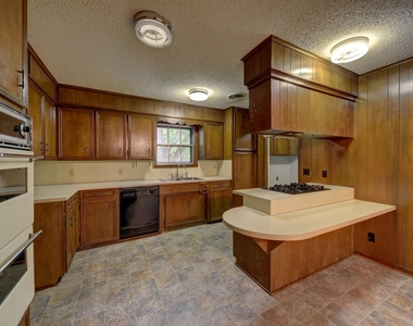 915 Farmers Road - Photo Thumbnail 12