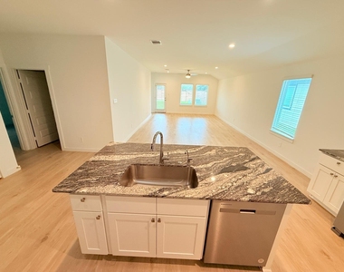 8014 Tropea Drive - Photo Thumbnail 15