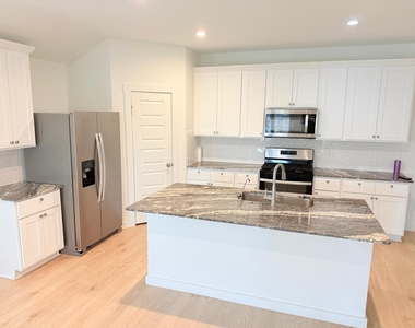 8014 Tropea Drive - Photo Thumbnail 7