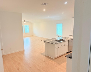 8014 Tropea Drive - Photo Thumbnail 4