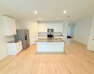 8014 Tropea Drive - Photo Thumbnail 2