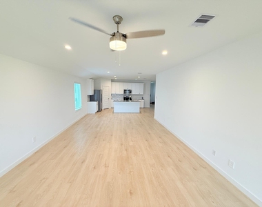 8014 Tropea Drive - Photo Thumbnail 16