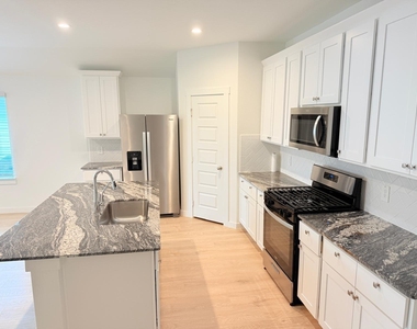 8014 Tropea Drive - Photo Thumbnail 6