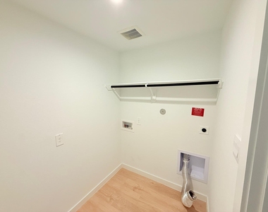 8014 Tropea Drive - Photo Thumbnail 12
